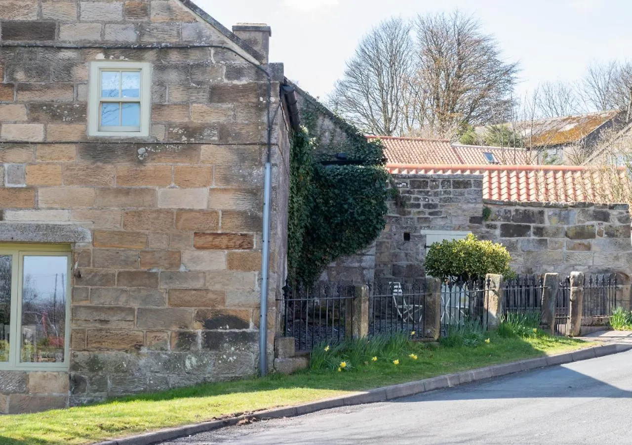 Holly Tree Cottage Aislaby 0*,